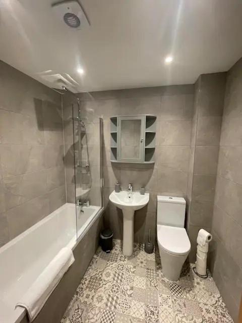 Spectacular 2 Bedroom Balcony Sea View Flat Scarborough Kültér fotó